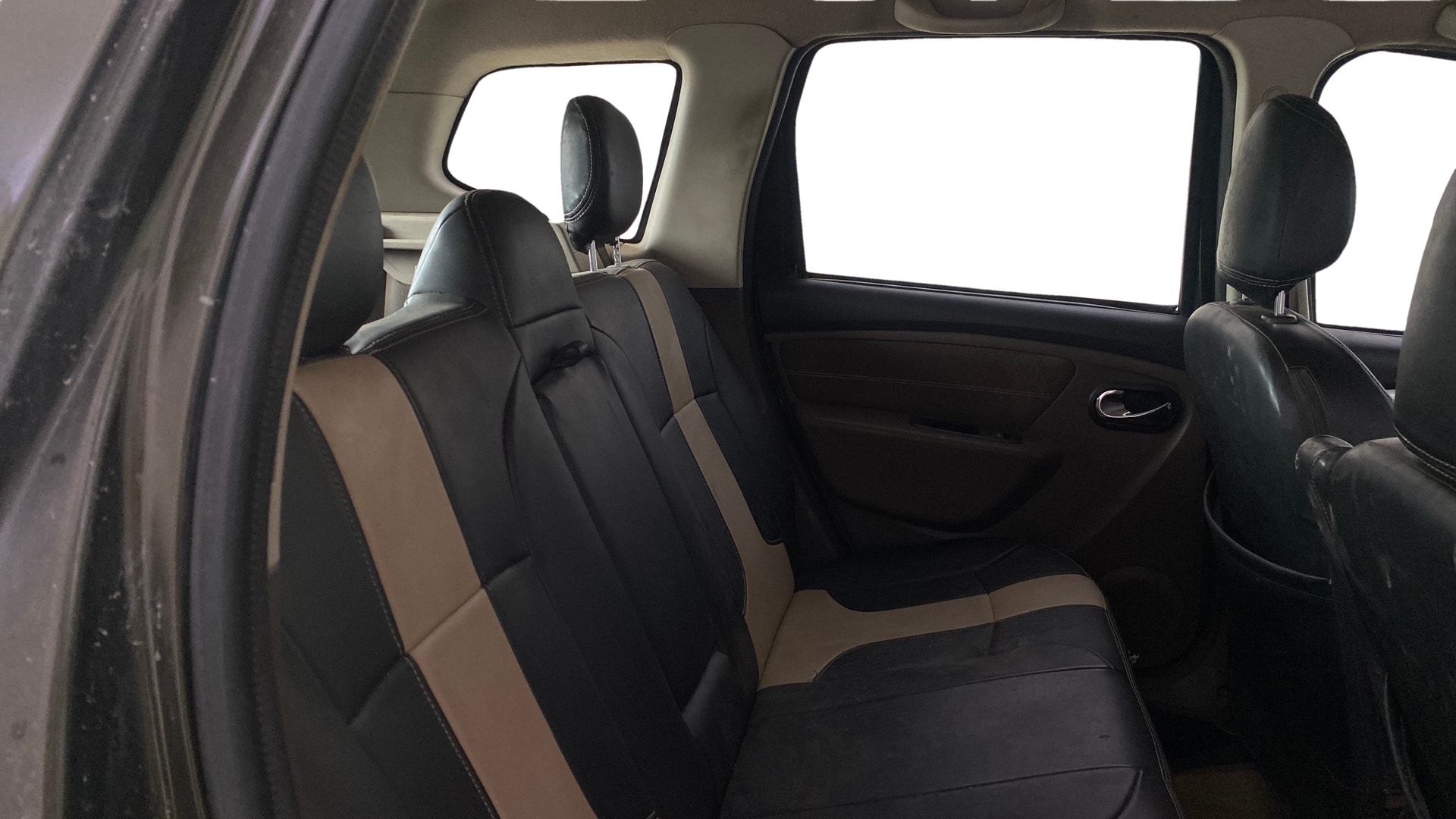 View 2017 Renault Duster Diesel 85PS 4x2 MT Image 34 Used 2017 Renault Duster Diesel 85PS 4x2 MT Image 34