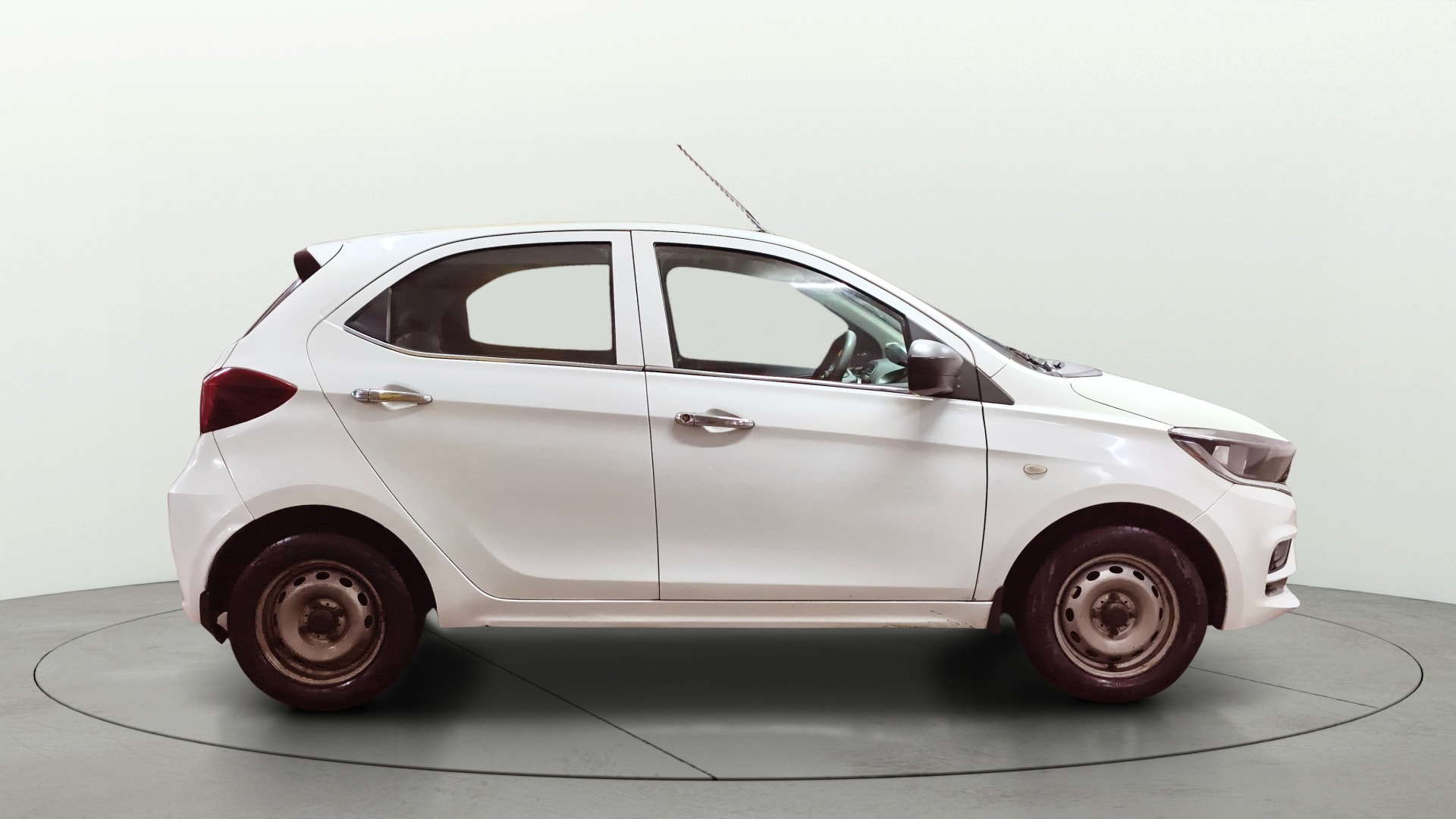 View 2020 Tata Tiago Revotorq XB Image 8 Used 2020 Tata Tiago Revotorq XB Image 8