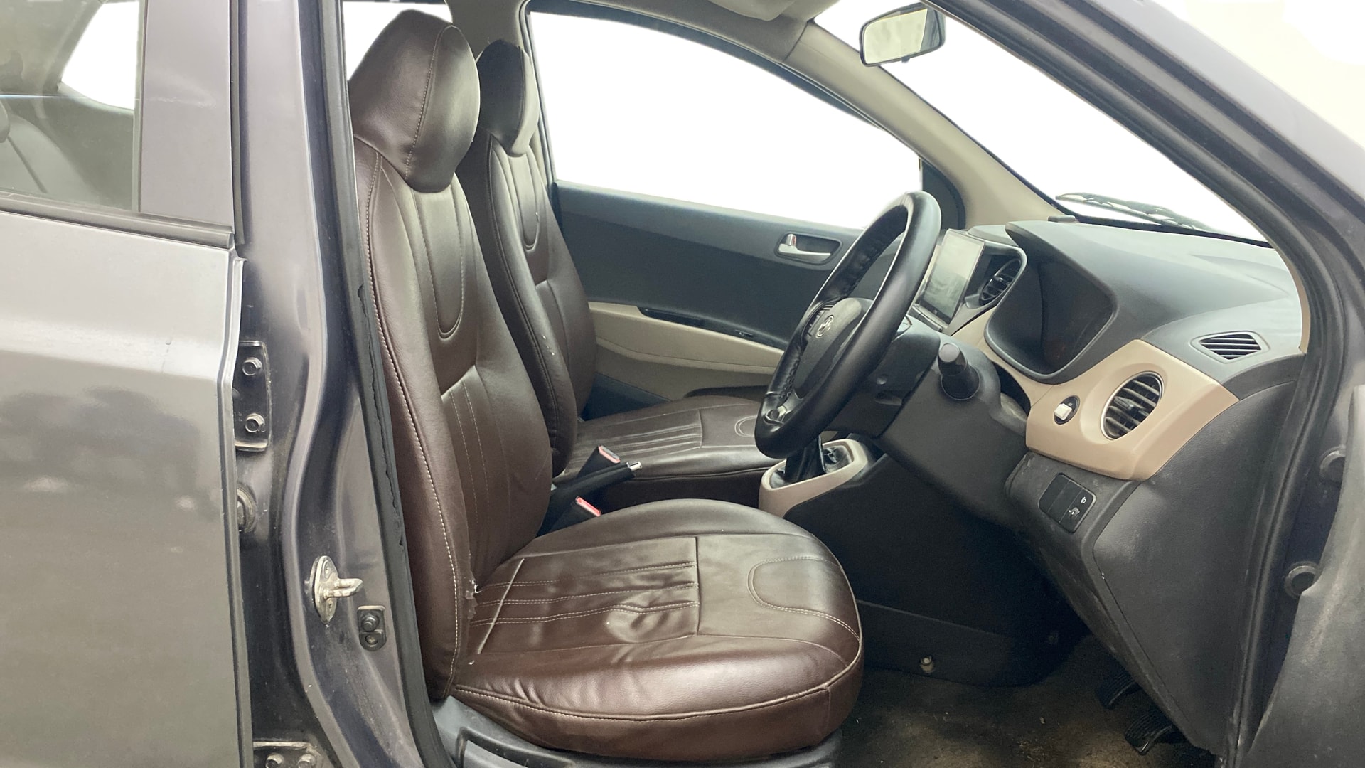 View 2014 Hyundai Grand i10 1.1 Asta Diesel Image 25 Used 2014 Hyundai Grand i10 1.1 Asta Diesel Image 25
