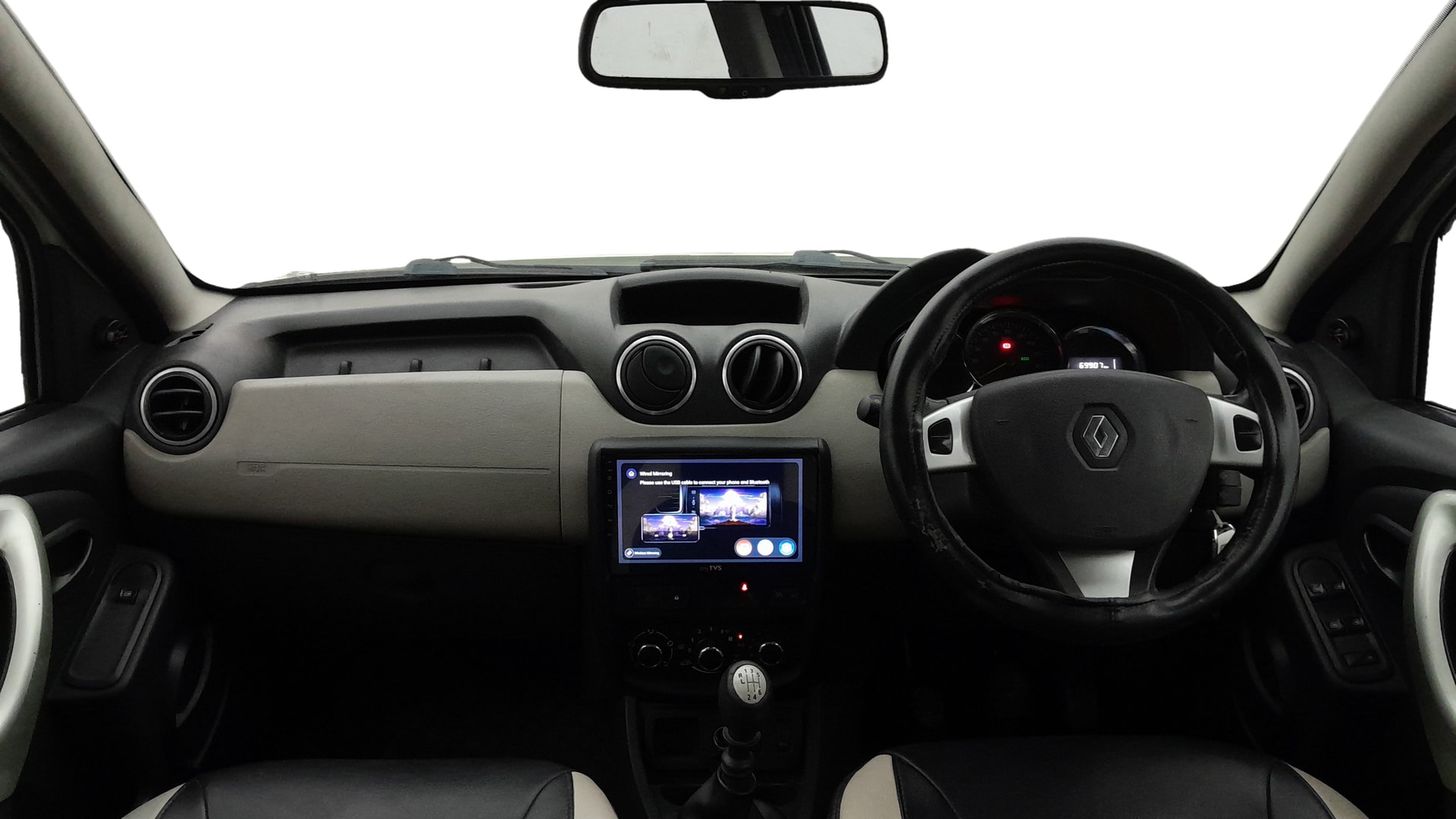 View 2015 Renault Duster Diesel 85PS 4x2 MT Image 30 Used 2015 Renault Duster Diesel 85PS 4x2 MT Image 30