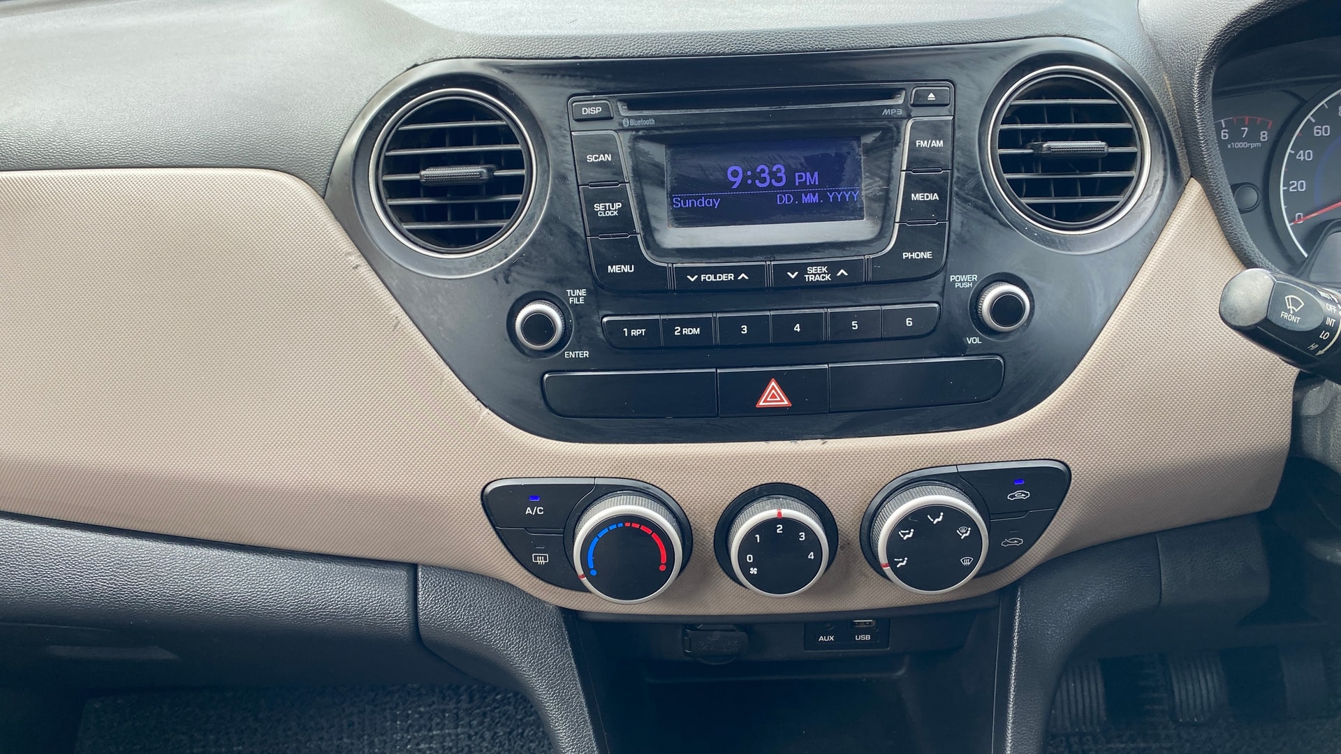 View 2015 Hyundai Grand i10 Sportz 1.2 Kappa Image 17 Used 2015 Hyundai Grand i10 Sportz 1.2 Kappa Image 17
