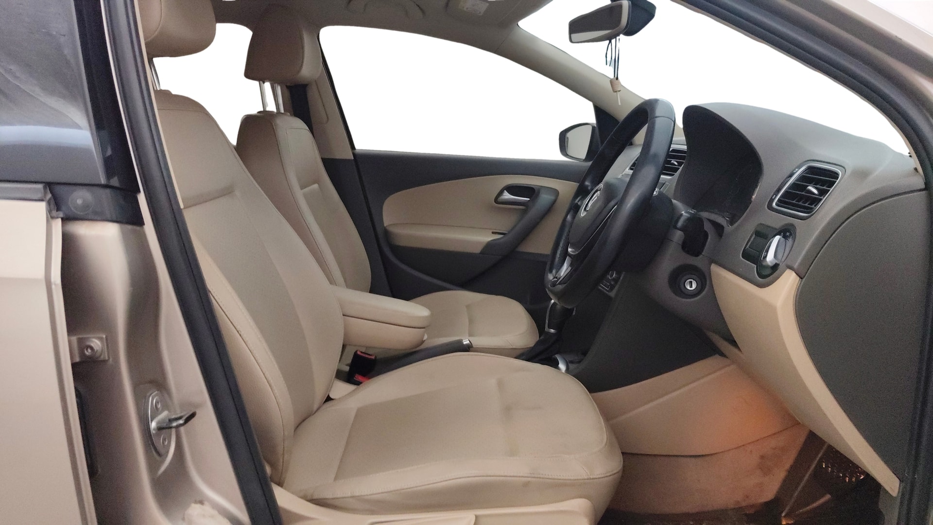 View 2017 Volkswagen Vento 1.2 L TSI Comfortline Petrol AT Image 26 Used 2017 Volkswagen Vento 1.2 L TSI Comfortline Petrol AT Image 26
