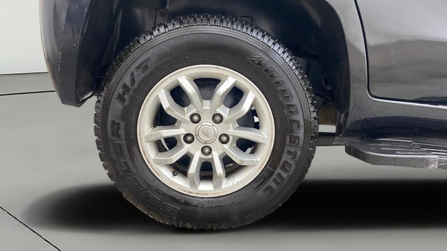 View Mahindra TUV300 Image 24 Used Mahindra TUV300 Image 24