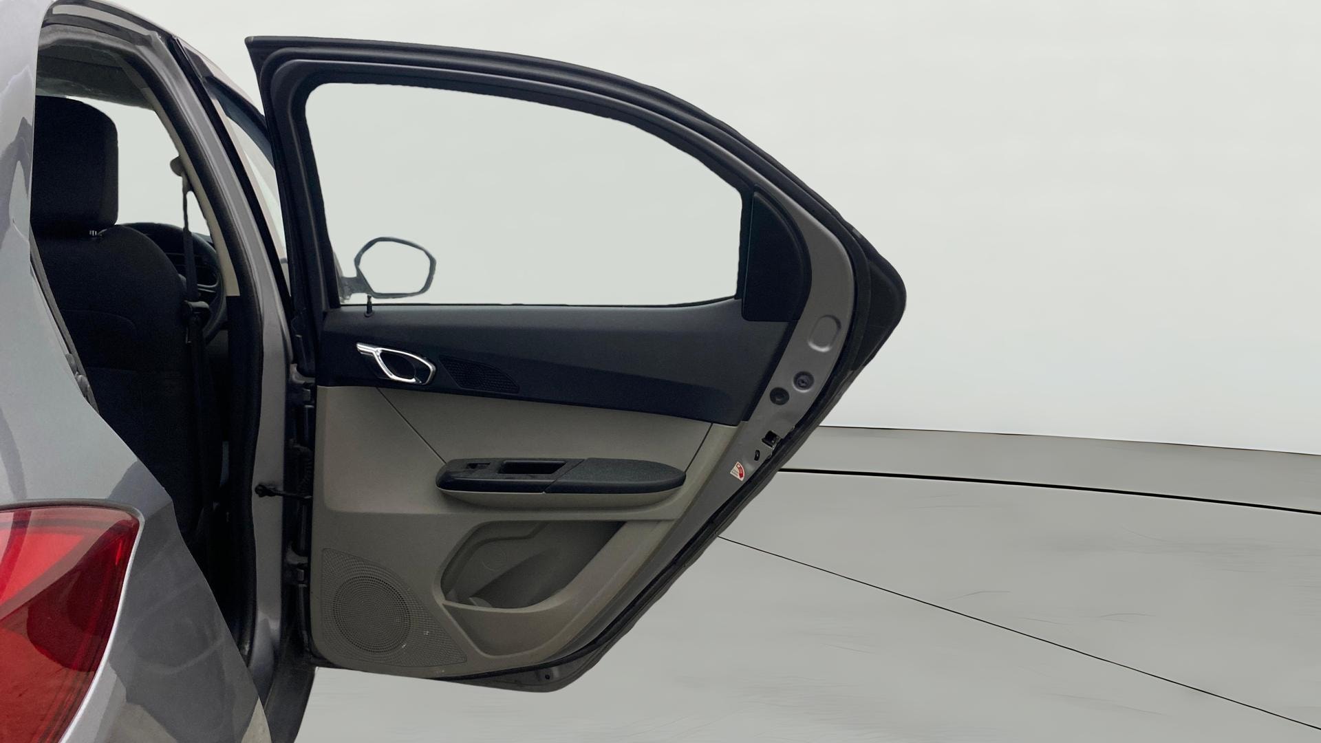 View 2020 Tata Tiago Revotorq XB Image 7 Used 2020 Tata Tiago Revotorq XB Image 7