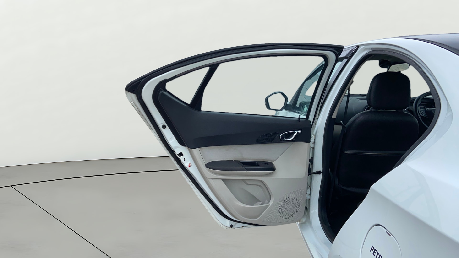 View 2022 Tata Tigor XE Diesel Image 22 Used 2022 Tata Tigor XE Diesel Image 22