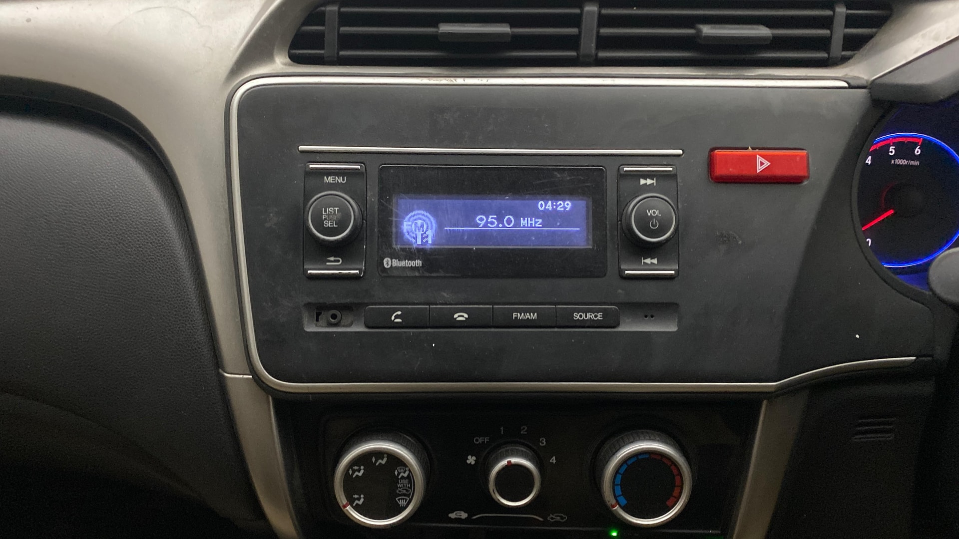 View 2014 Honda City ZX MT Diesel Anniversary Edition Image 31 Used 2014 Honda City ZX MT Diesel Anniversary Edition Image 31