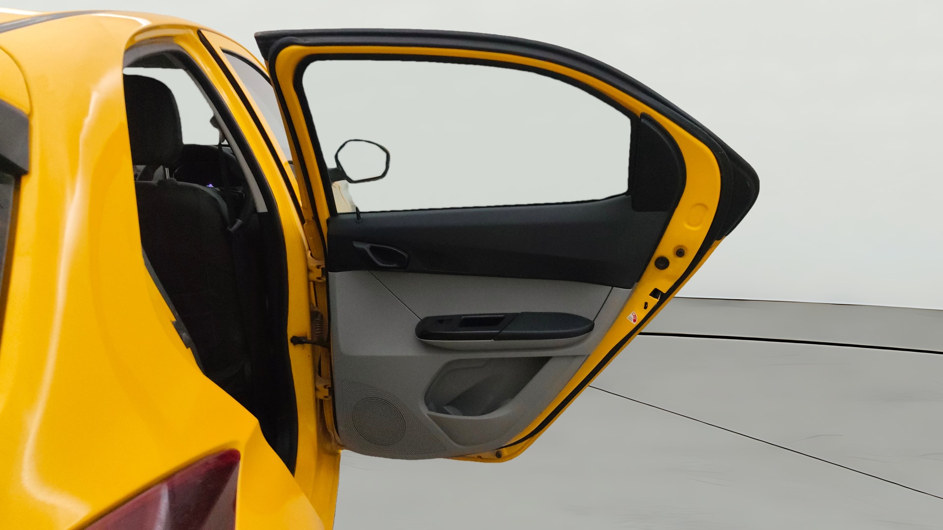 View 2020 Tata Tiago Revotorq XB Image 7 Used 2020 Tata Tiago Revotorq XB Image 7