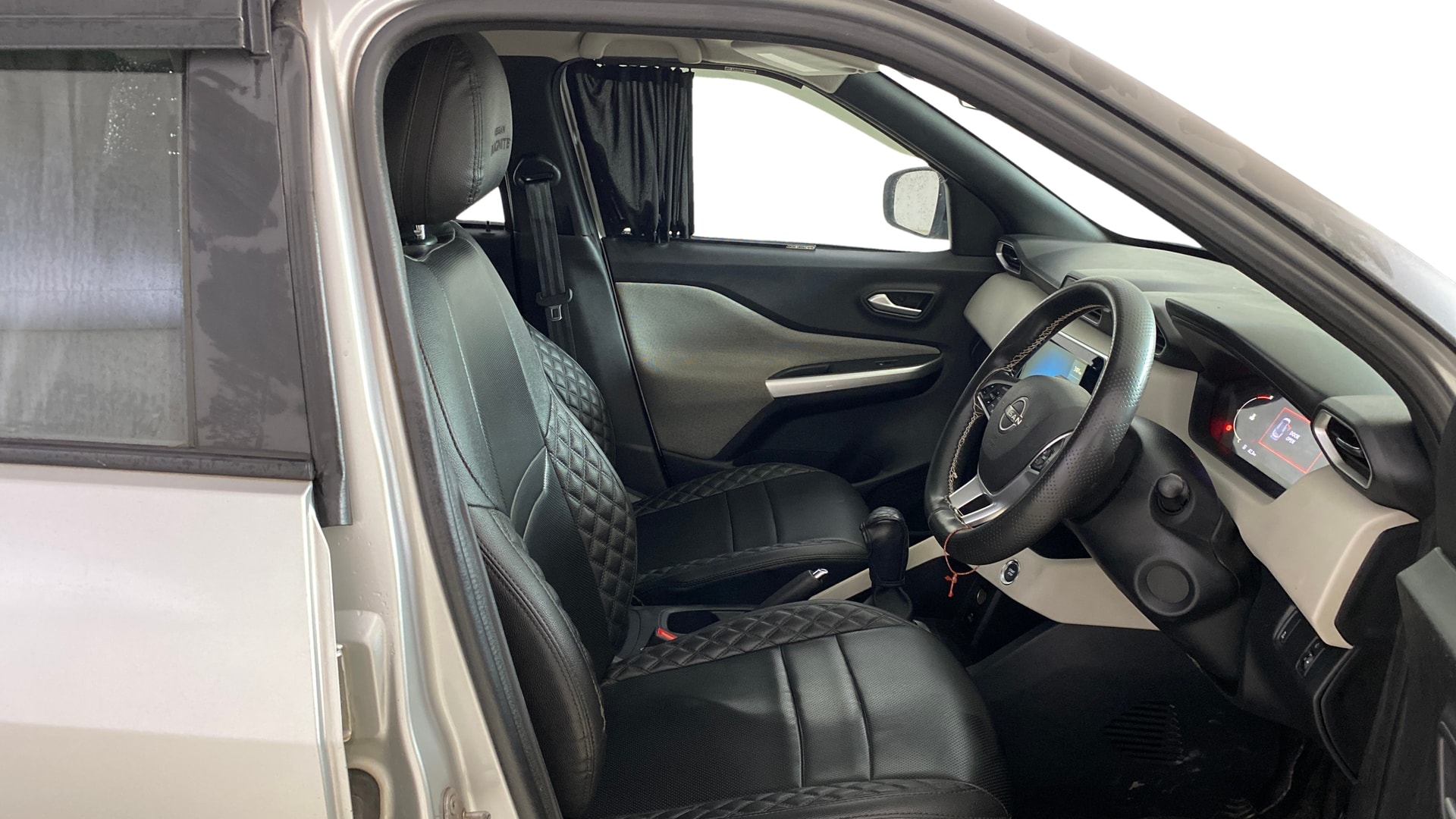 View 2022 Nissan Magnite Turbo XV Image 17 Used 2022 Nissan Magnite Turbo XV Image 17