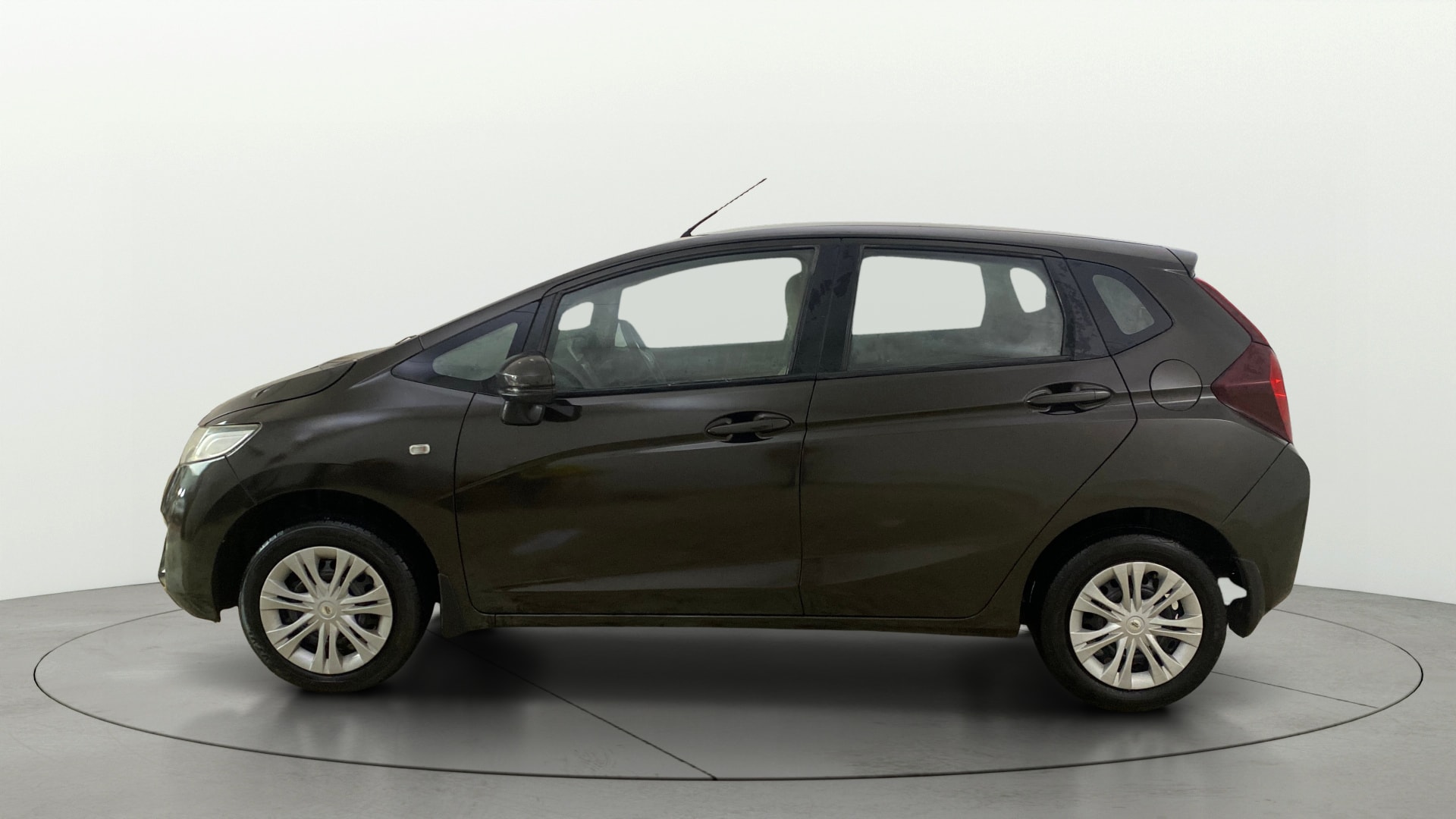 View 2016 Honda Jazz E MT Diesel Image 5 Used 2016 Honda Jazz E MT Diesel Image 5