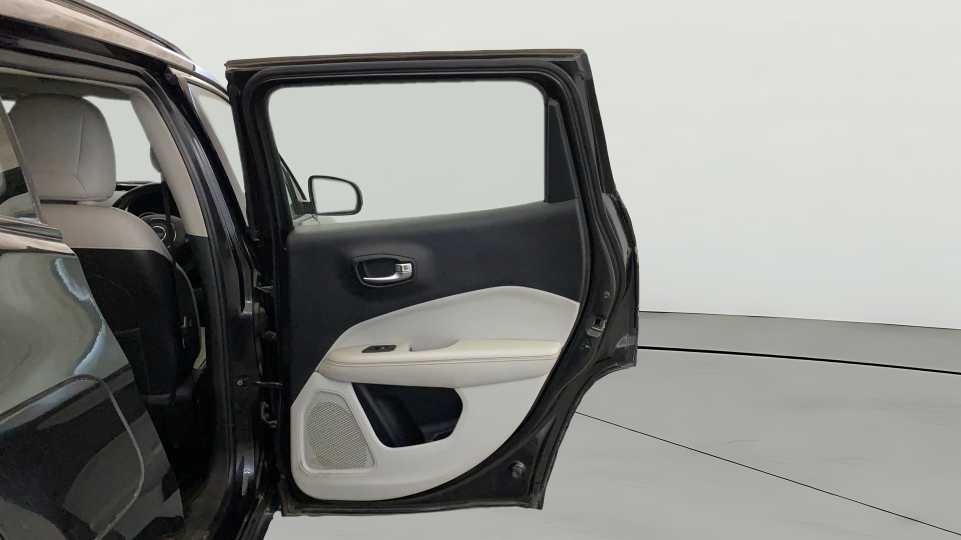 View 2017 Jeep Compass Limited (O)1.4 Multi AIR Petrol DDCT AT BS IV Image 7 Used 2017 Jeep Compass Limited (O)1.4 Multi AIR Petrol DDCT AT BS IV Image 7