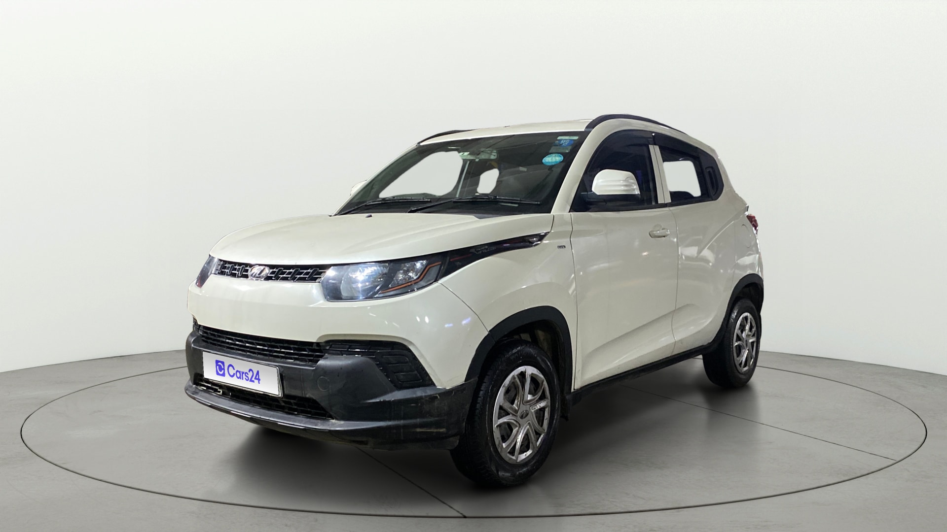 View 2017 Mahindra KUV100 K4 Plus Petrol 6 Seater BS IV Image 34 Used 2017 Mahindra KUV100 K4 Plus Petrol 6 Seater BS IV Image 34
