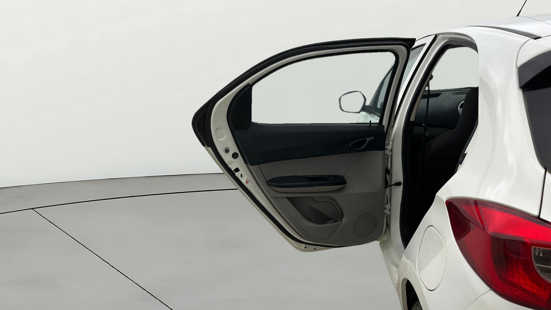 View 2017 Tata Tiago Revotorq XB Image 22 Used 2017 Tata Tiago Revotorq XB Image 22
