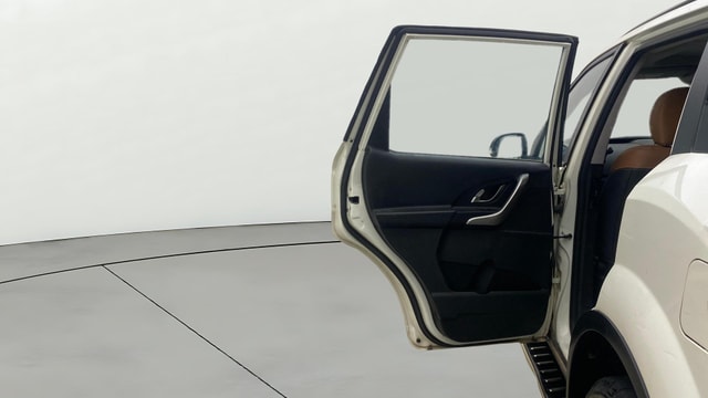 View Mahindra XUV500 Image 16 Used Mahindra XUV500 Image 16