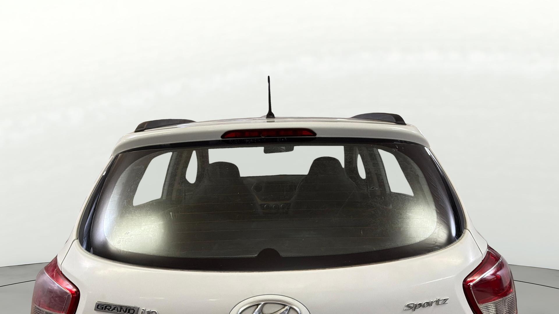 View 2018 Hyundai Grand i10 1.2 Sportz AT Petrol Image 4 Used 2018 Hyundai Grand i10 1.2 Sportz AT Petrol Image 4