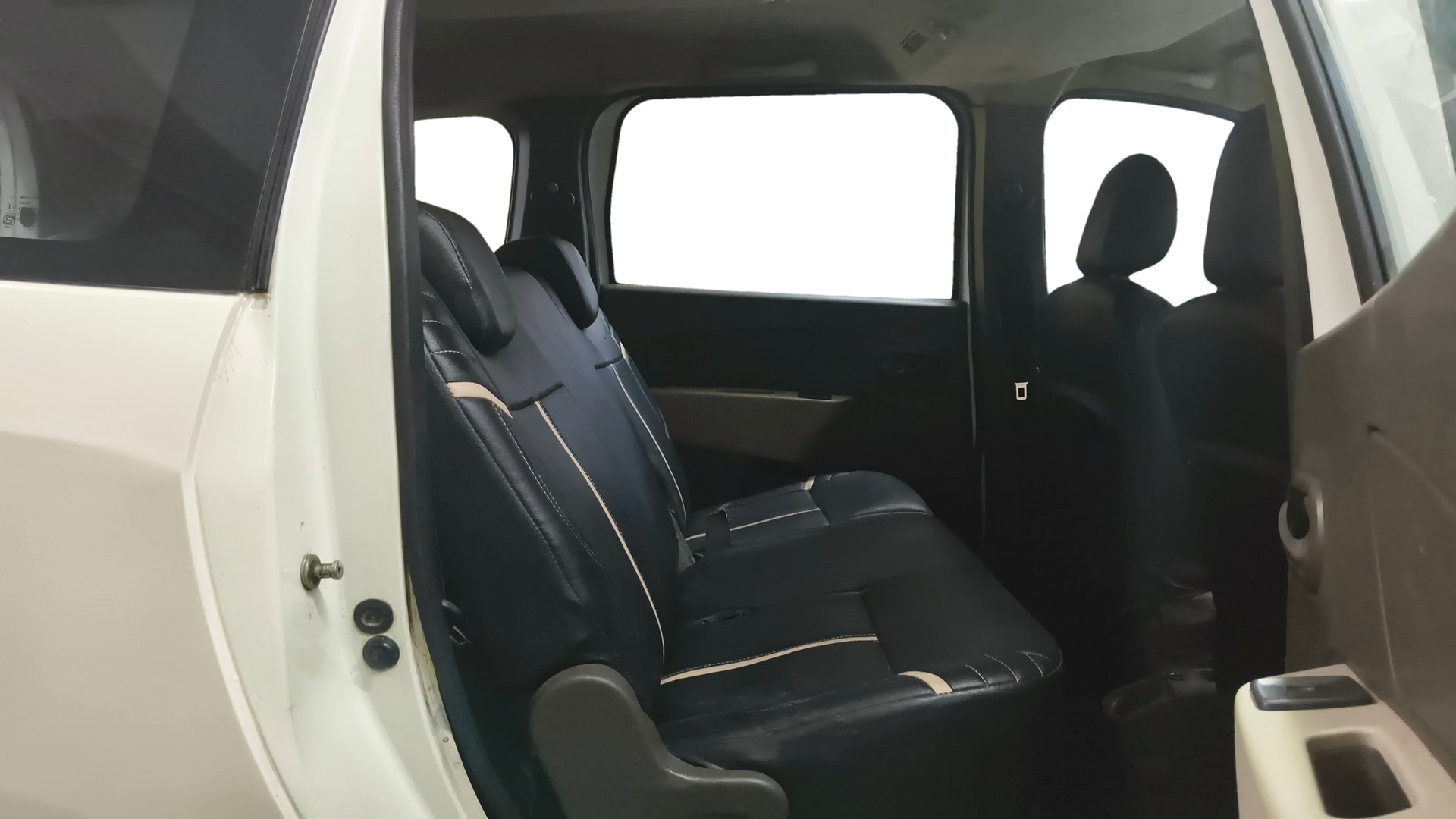 View 2015 Renault Lodgy 110 PS RxL (8 Seater) Image 30 Used 2015 Renault Lodgy 110 PS RxL (8 Seater) Image 30