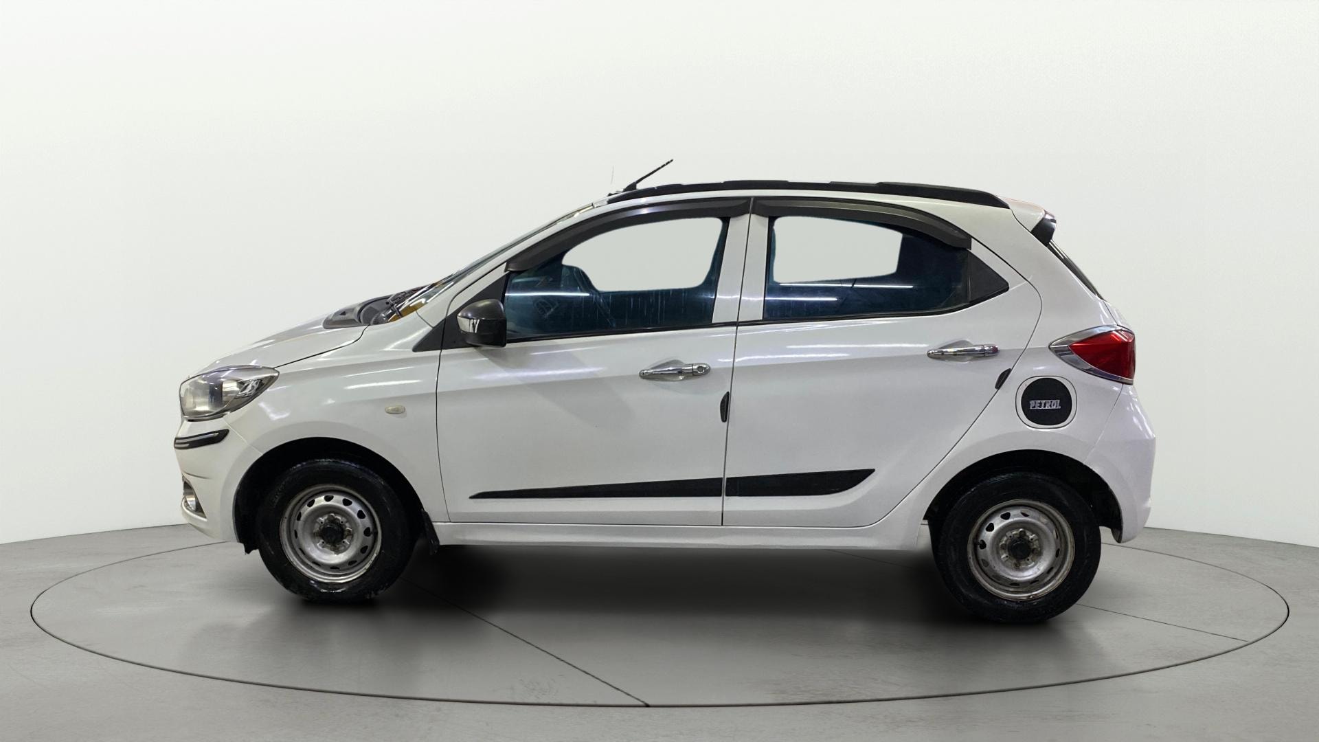 View 2017 Tata Tiago Revotorq XB Image 5 Used 2017 Tata Tiago Revotorq XB Image 5