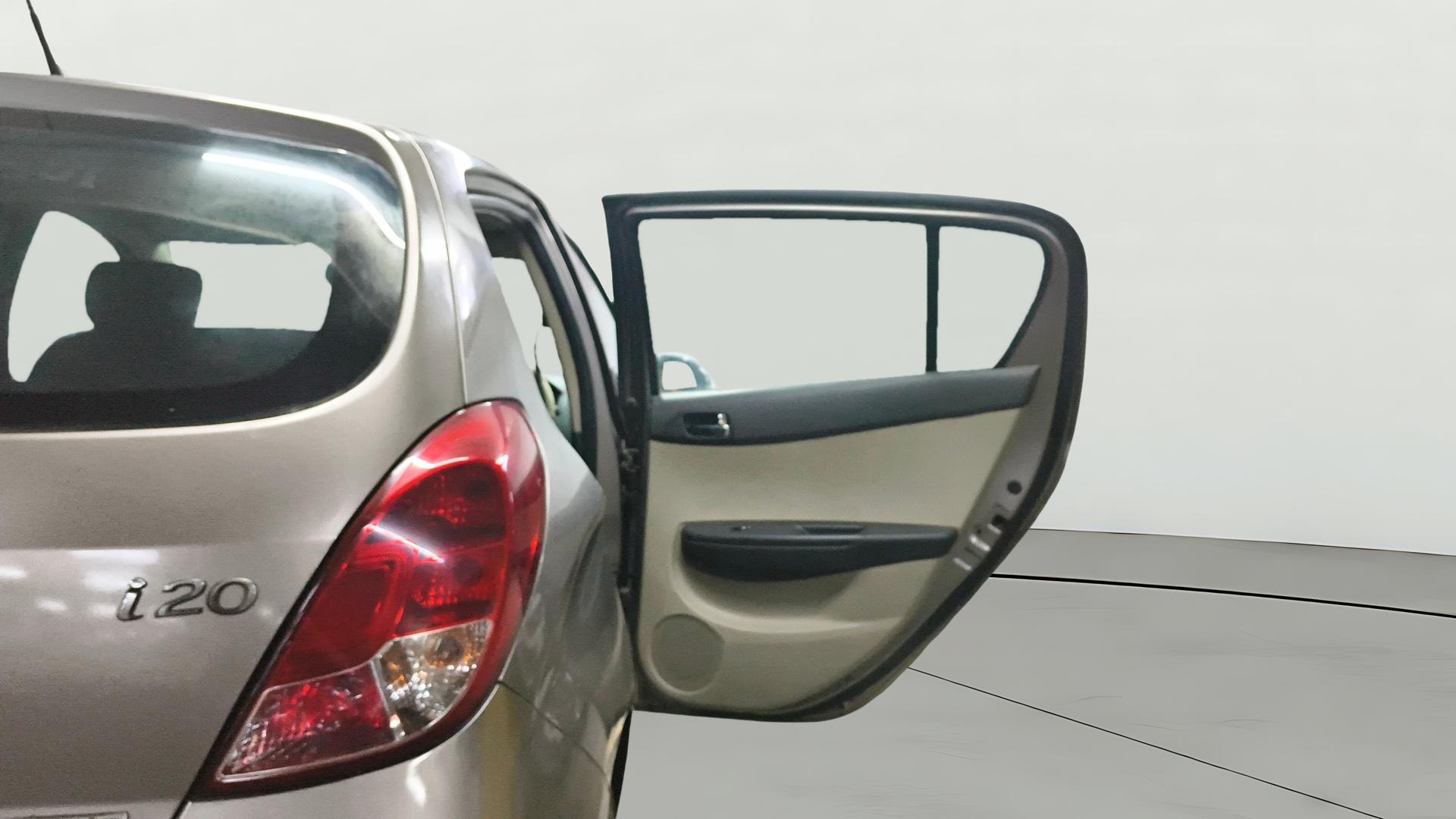 View 2013 Hyundai Elite i20 1.4 Era Diesel BS IV Image 5 Used 2013 Hyundai Elite i20 1.4 Era Diesel BS IV Image 5