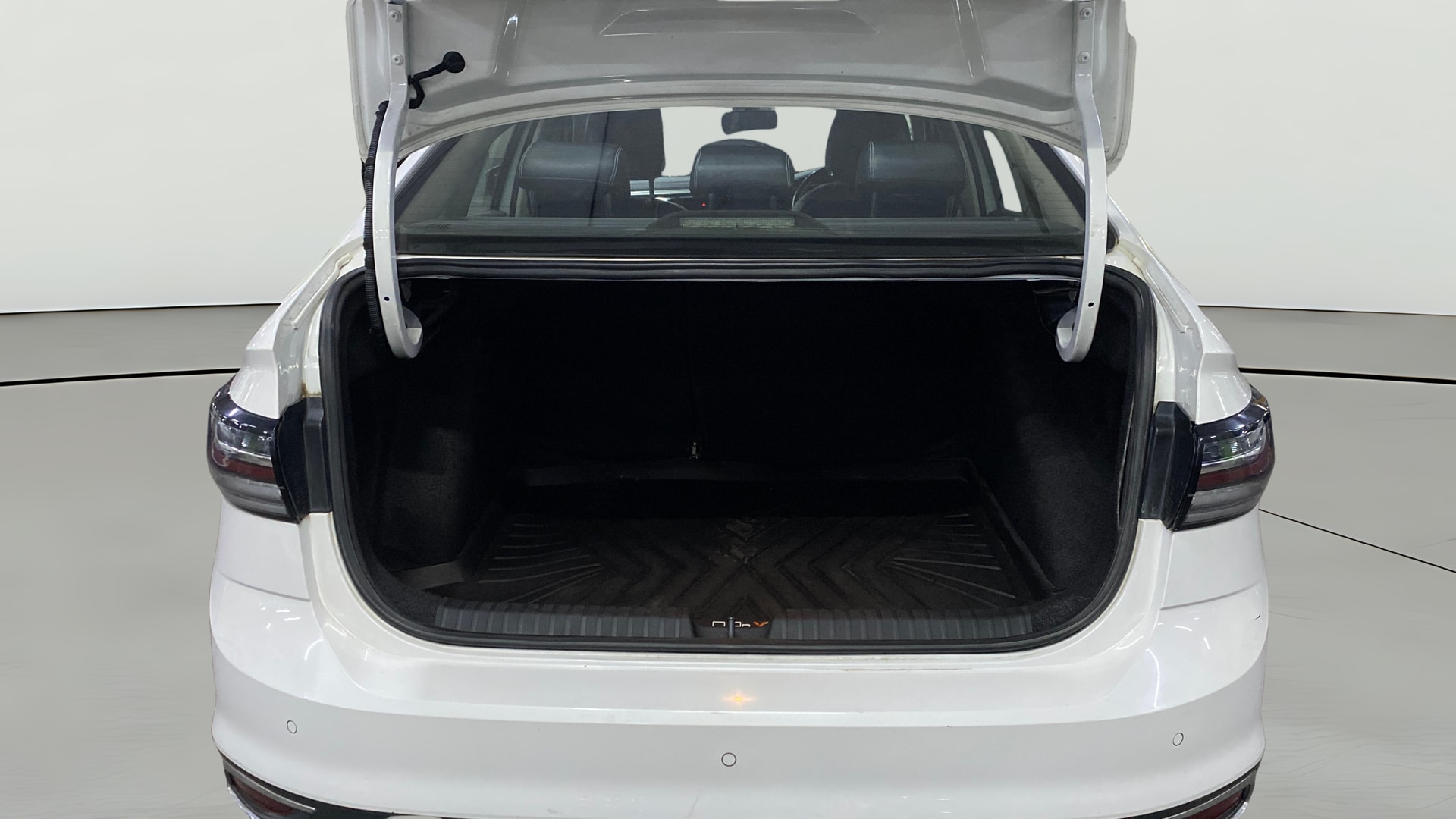 View 2022 Volkswagen Virtus Topline 1.0 TSI MT Image 38 Used 2022 Volkswagen Virtus Topline 1.0 TSI MT Image 38