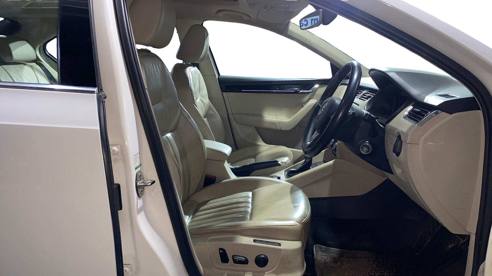 View 2019 Skoda Octavia 1.8 Style Plus TSI AT Image 18 Used 2019 Skoda Octavia 1.8 Style Plus TSI AT Image 18