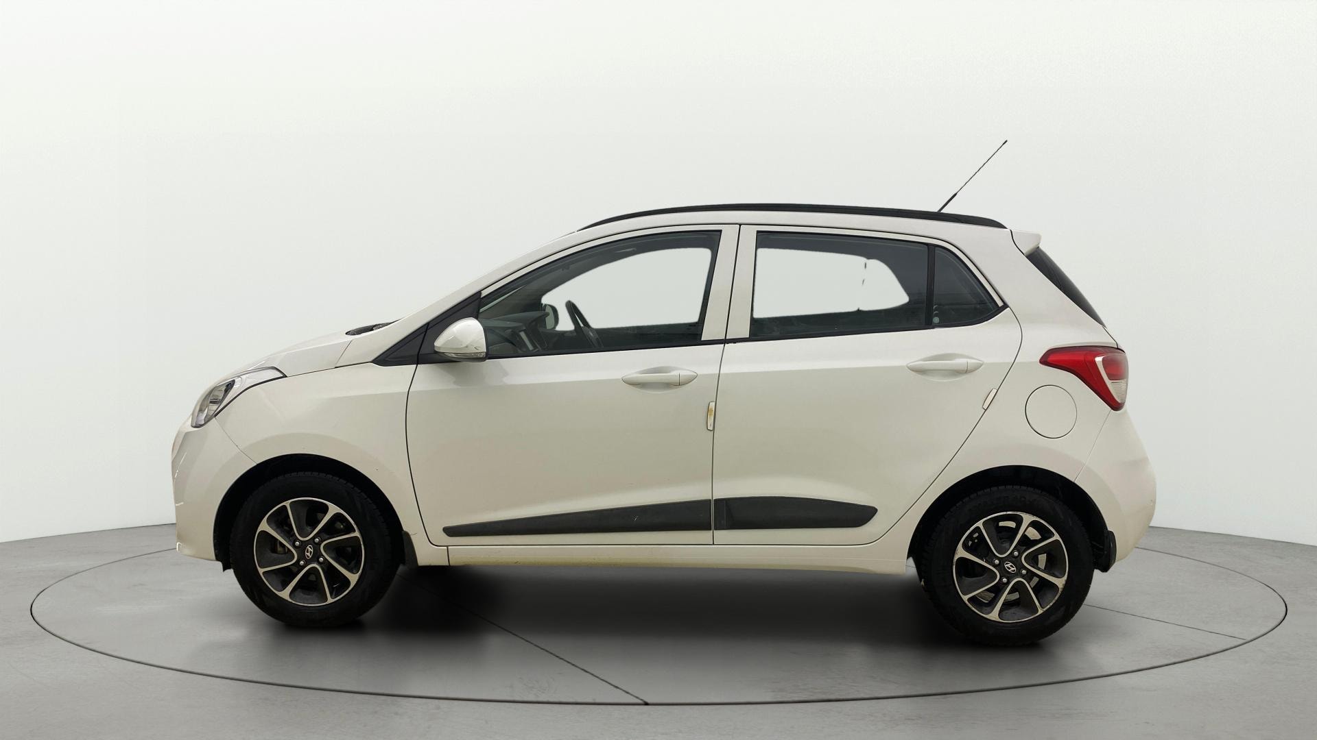 View 2017 Hyundai Grand i10 1.2 Sportz Petrol AT Image 5 Used 2017 Hyundai Grand i10 1.2 Sportz Petrol AT Image 5