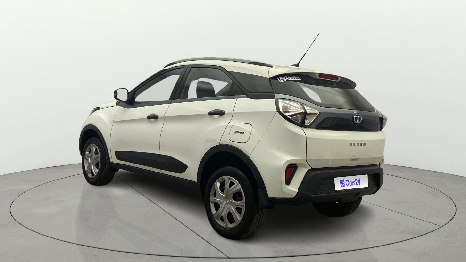 View 2021 Tata Nexon Revotron XE Image 2 Used 2021 Tata Nexon Revotron XE Image 2