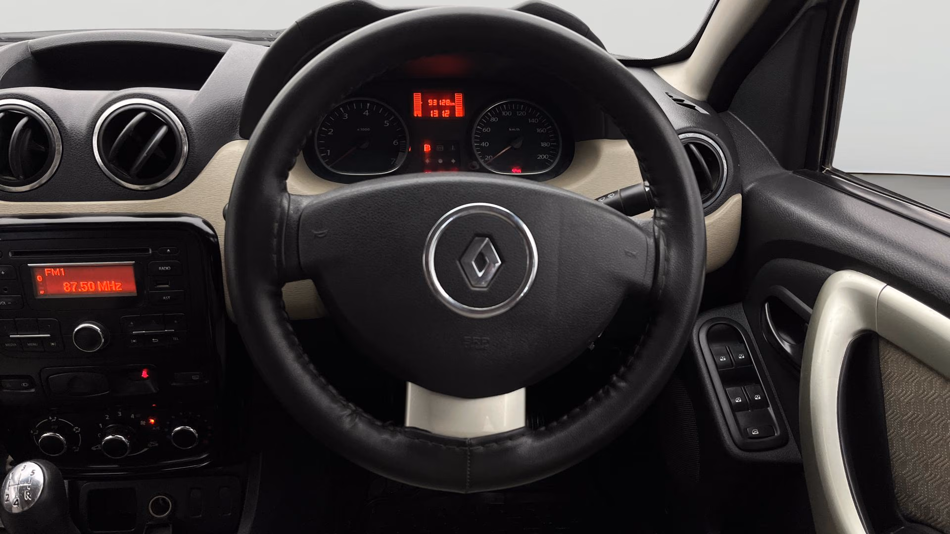 View 2014 Renault Duster Petrol RXL Image 20 Used 2014 Renault Duster Petrol RXL Image 20