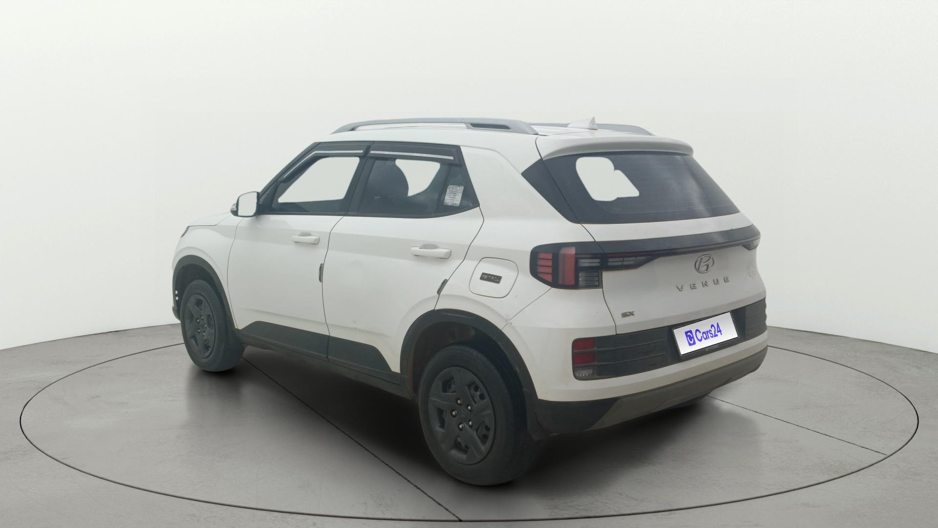 View 2024 Hyundai Venue SX 1.2 Petrol MT Image 2 Used 2024 Hyundai Venue SX 1.2 Petrol MT Image 2