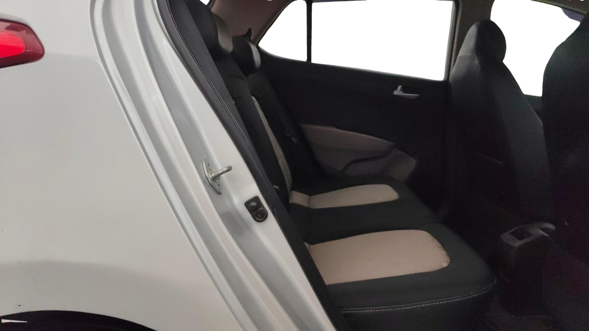 View 2017 Hyundai Grand i10 1.2 Asta Petrol Image 29 Used 2017 Hyundai Grand i10 1.2 Asta Petrol Image 29