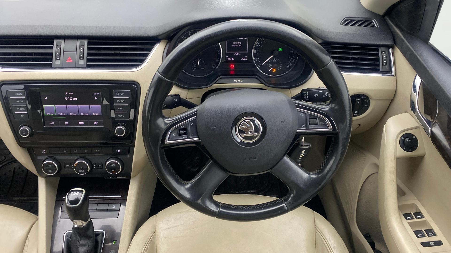 View 2015 Skoda Octavia 2.0 Ambition Plus TDI CR AT Image 20 Used 2015 Skoda Octavia 2.0 Ambition Plus TDI CR AT Image 20
