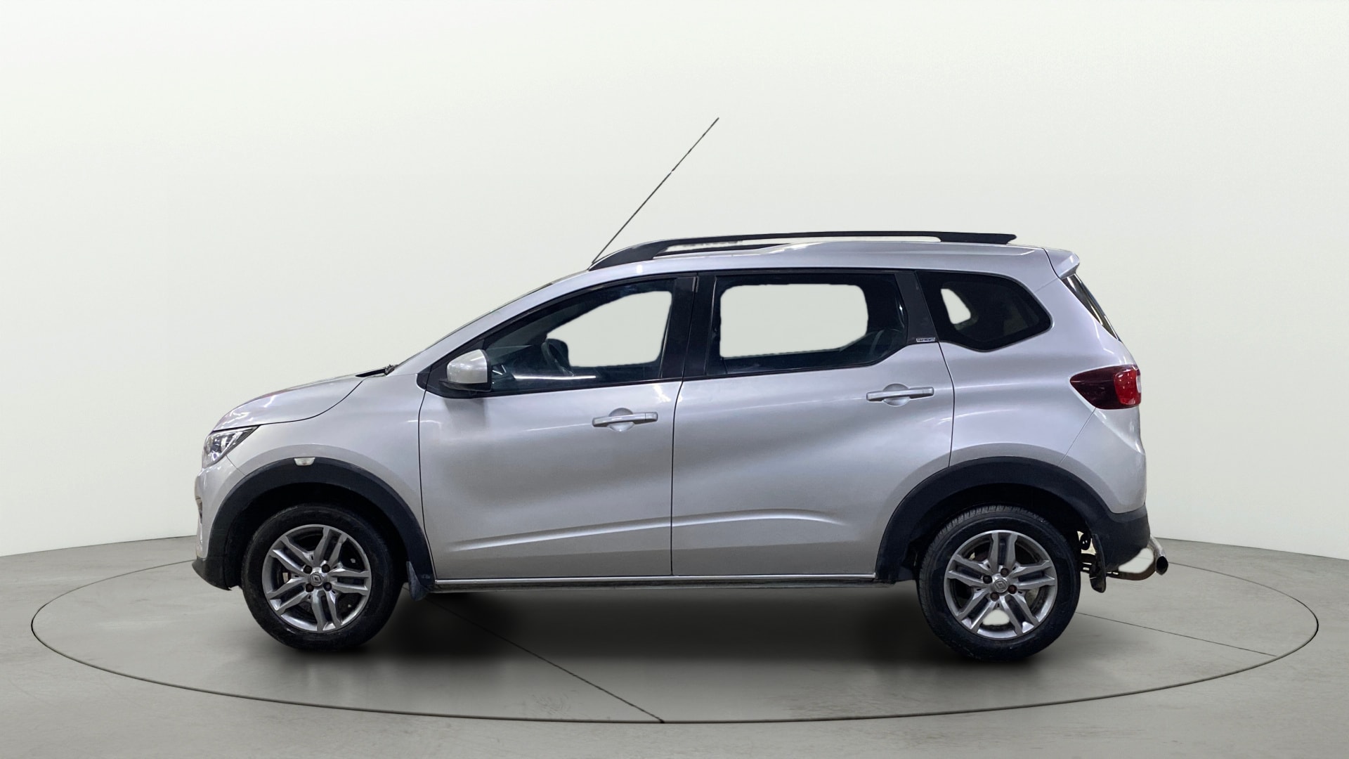 View 2020 Renault Triber RXZ AMT Image 27 Used 2020 Renault Triber RXZ AMT Image 27