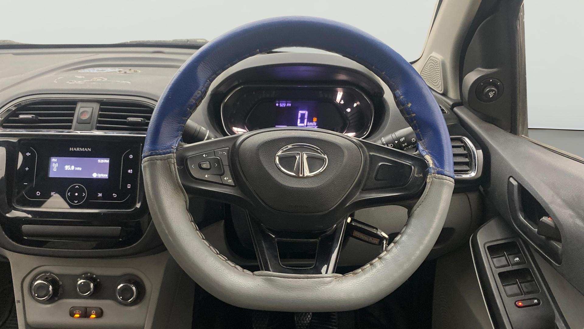 View 2022 Tata Tiago Revotorq XB Image 21 Used 2022 Tata Tiago Revotorq XB Image 21