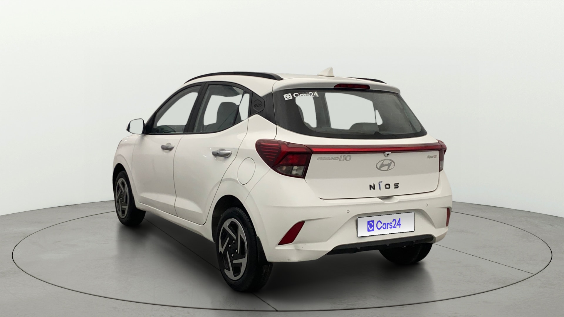 View 2023 Hyundai Grand i10 Nios Sportz Petrol AMT Image 2 Used 2023 Hyundai Grand i10 Nios Sportz Petrol AMT Image 2