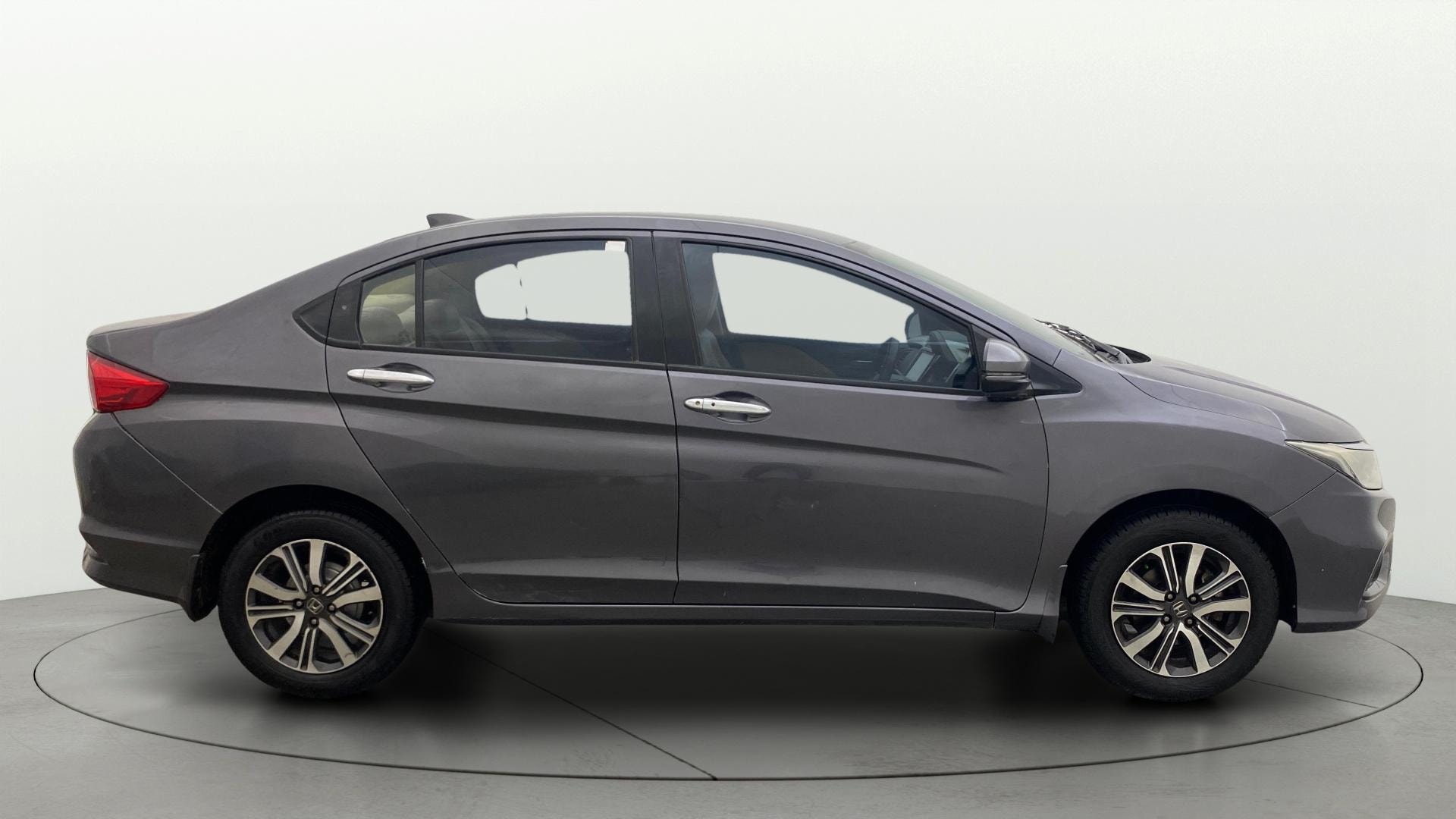 View 2017 Honda City ZX MT Diesel Anniversary Edition Image 9 Used 2017 Honda City ZX MT Diesel Anniversary Edition Image 9
