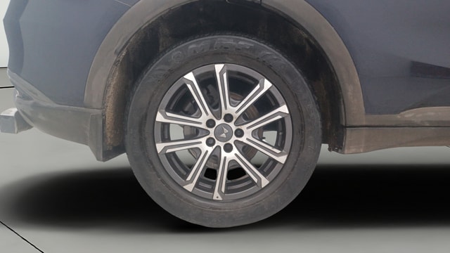 View Mahindra XUV700 Image 25 Used Mahindra XUV700 Image 25