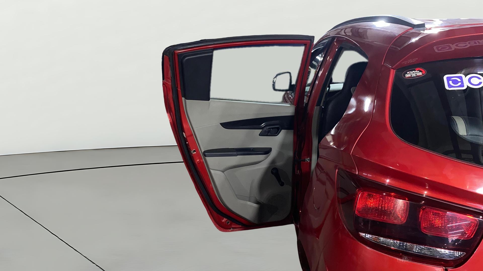 View 2017 Mahindra KUV100 K2 6 STR Image 22 Used 2017 Mahindra KUV100 K2 6 STR Image 22