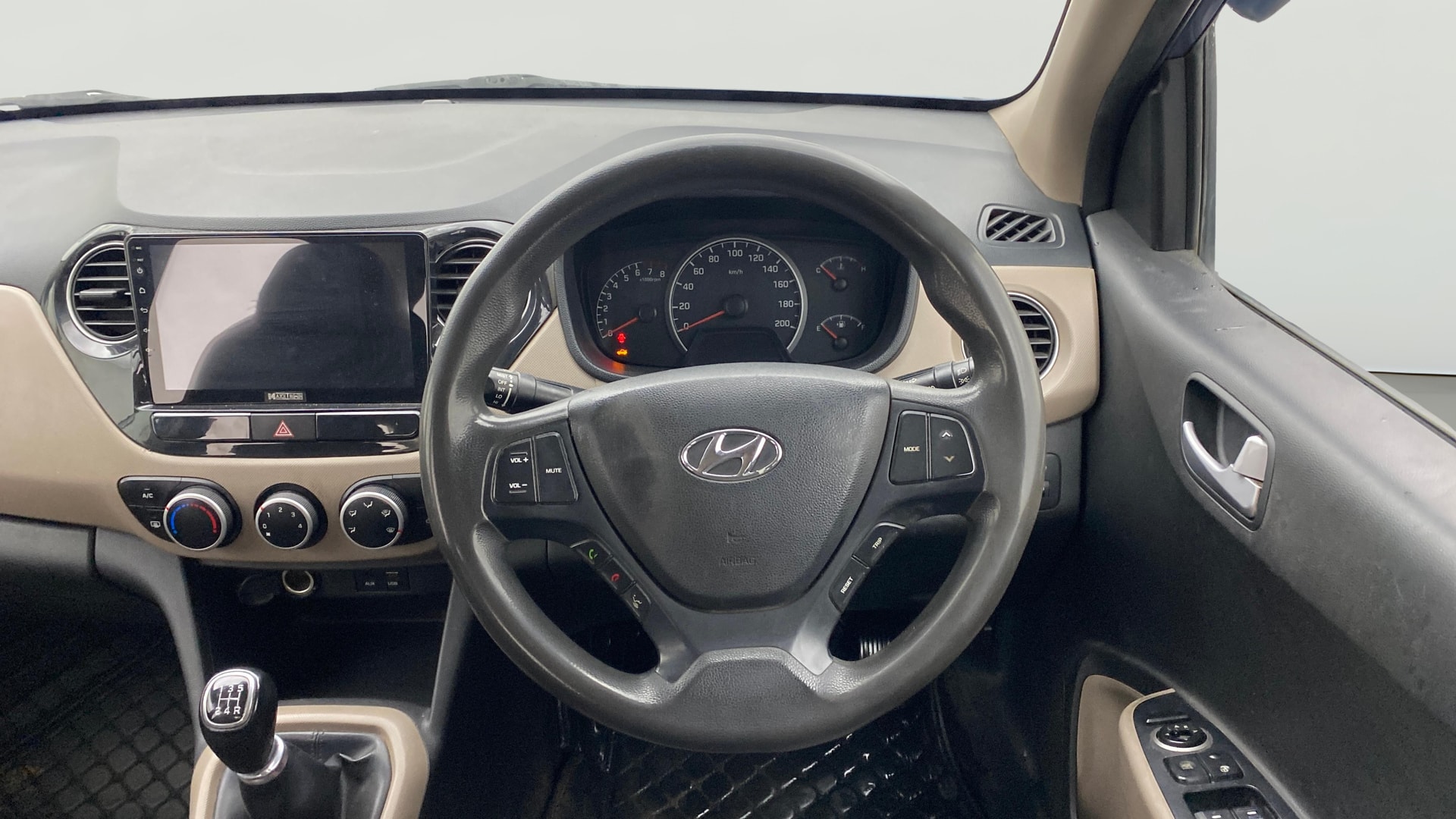 View 2017 Hyundai Grand i10 1.2 Sportz(O) Petrol Image 21 Used 2017 Hyundai Grand i10 1.2 Sportz(O) Petrol Image 21