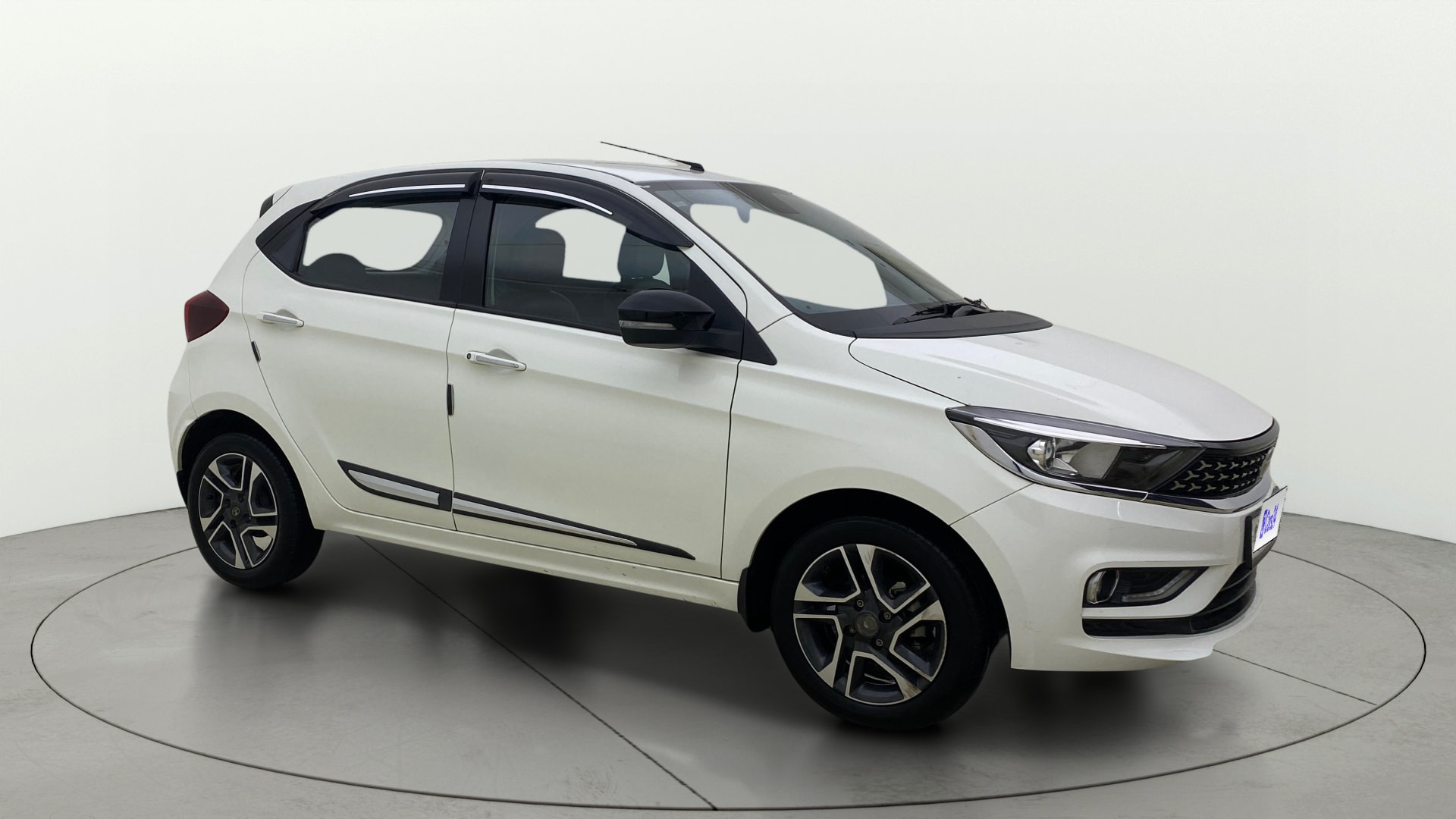 View 2024 Tata Tiago Revotorq XB Image 23 Used 2024 Tata Tiago Revotorq XB Image 23