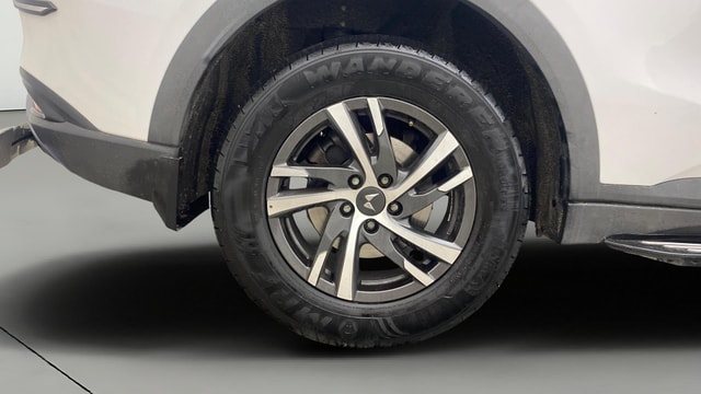 View Mahindra XUV700 Image 24 Used Mahindra XUV700 Image 24