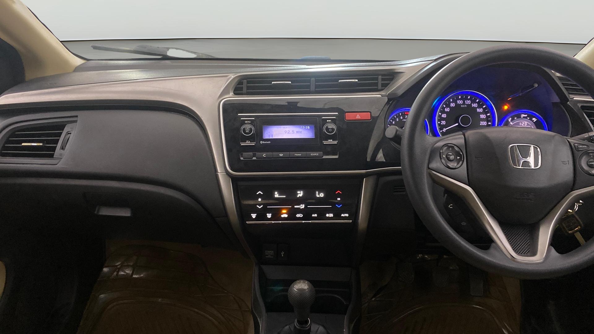 View 2015 Honda City ZX MT Diesel Anniversary Edition Image 18 Used 2015 Honda City ZX MT Diesel Anniversary Edition Image 18