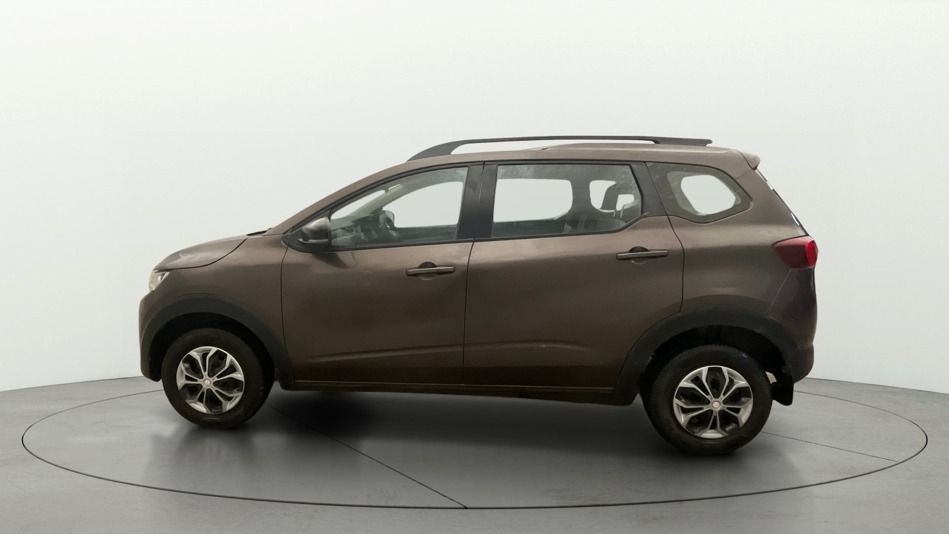 View 2022 Renault Triber RXT Image 5 Used 2022 Renault Triber RXT Image 5