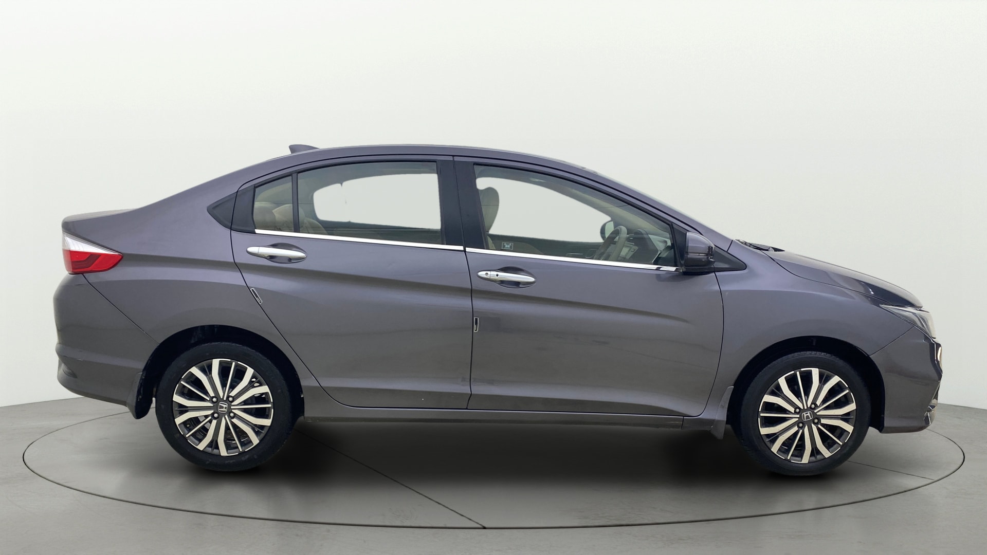 View 2019 Honda City ZX MT Diesel Anniversary Edition Image 9 Used 2019 Honda City ZX MT Diesel Anniversary Edition Image 9