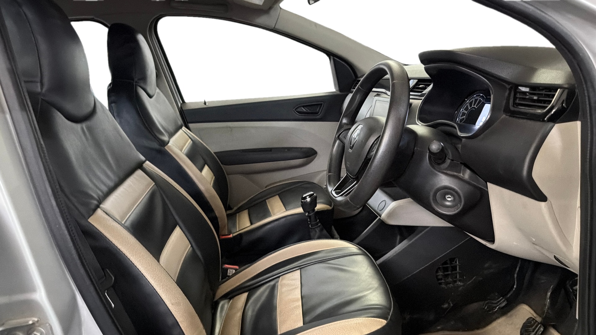 View 2019 Renault Triber RXT Image 26 Used 2019 Renault Triber RXT Image 26