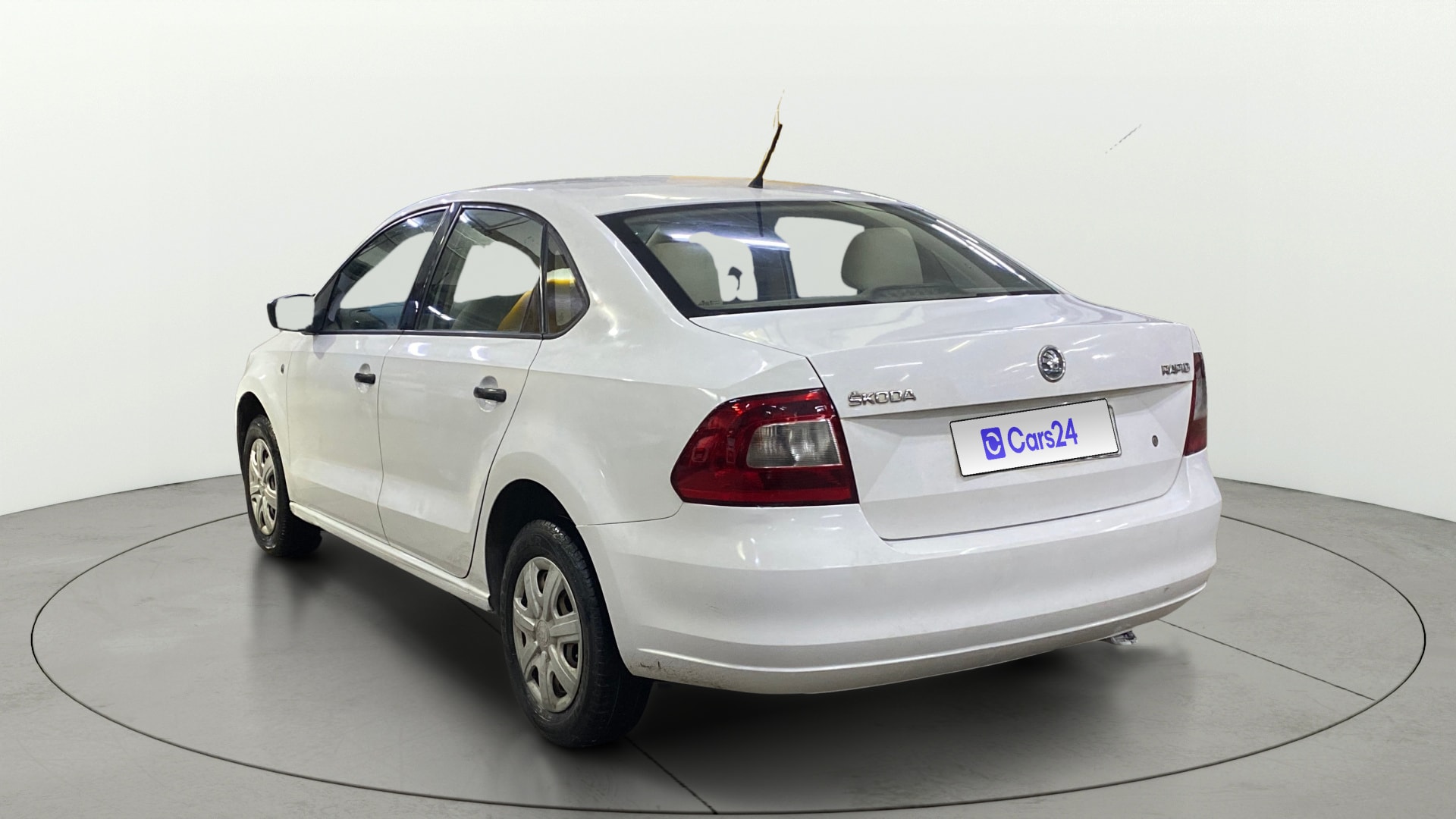 View 2014 Skoda Rapid 1.6 MPI Active Petrol BS IV Image 2 Used 2014 Skoda Rapid 1.6 MPI Active Petrol BS IV Image 2