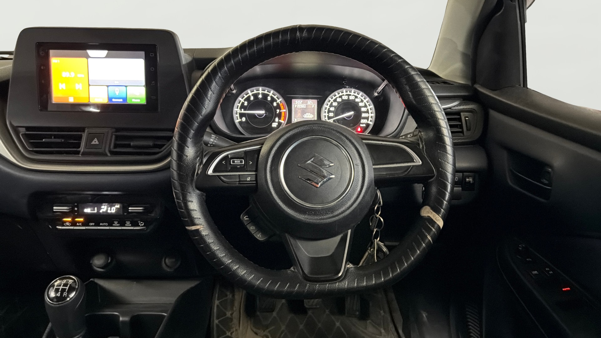 View 2024 Maruti Suzuki 1000 Base Variant Image 20 Used 2024 Maruti Suzuki 1000 Base Variant Image 20