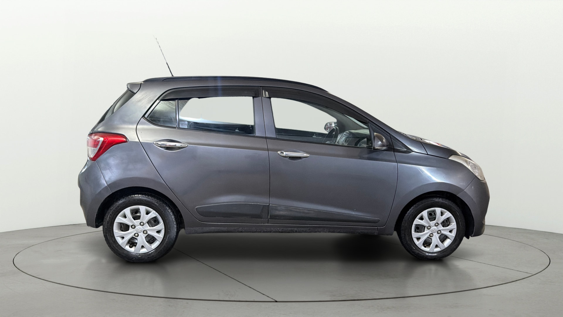 View 2015 Hyundai Grand i10 Sportz 1.2 Kappa Image 8 Used 2015 Hyundai Grand i10 Sportz 1.2 Kappa Image 8