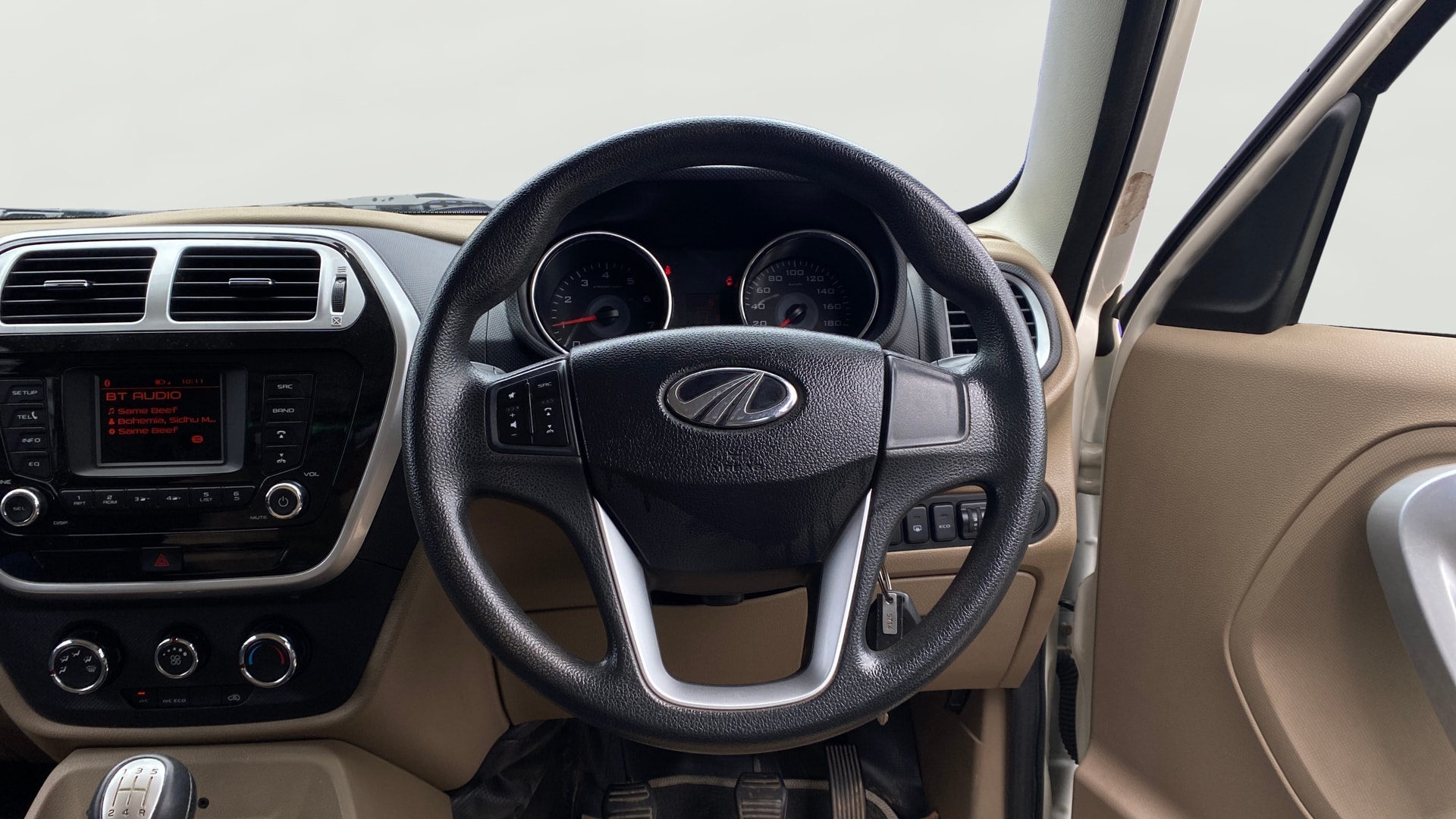 View 2017 Mahindra TUV300 T8 Image 13 Used 2017 Mahindra TUV300 T8 Image 13