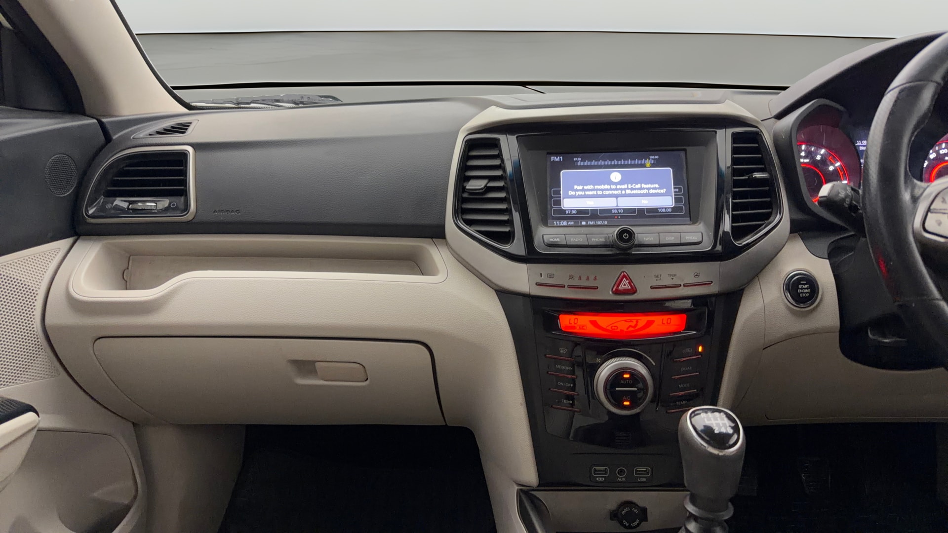 View 2019 Mahindra XUV300 W4 Petrol BS IV Image 18 Used 2019 Mahindra XUV300 W4 Petrol BS IV Image 18