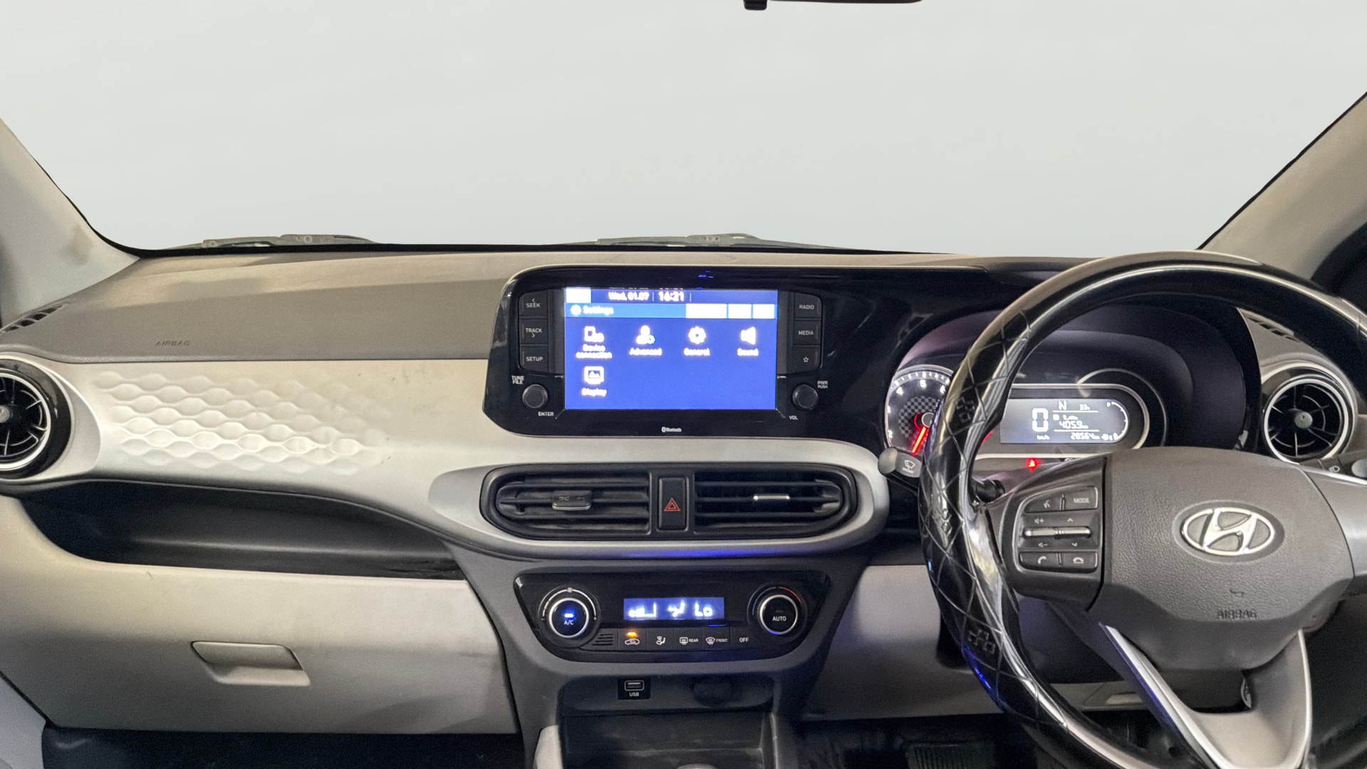 View 2022 Hyundai Grand i10 Nios Sportz Petrol AMT Image 17 Used 2022 Hyundai Grand i10 Nios Sportz Petrol AMT Image 17