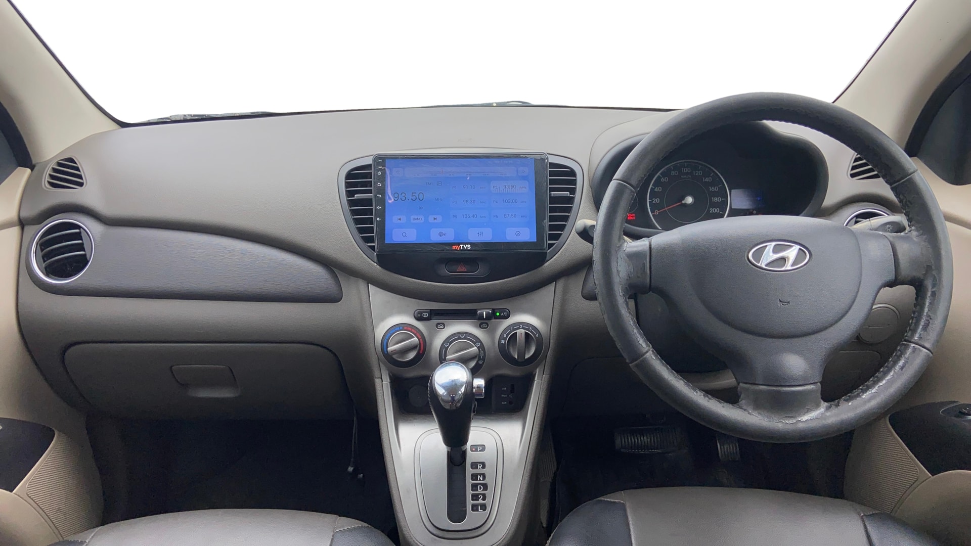 View 2013 Hyundai i10 1.2 Sportz AT Image 15 Used 2013 Hyundai i10 1.2 Sportz AT Image 15