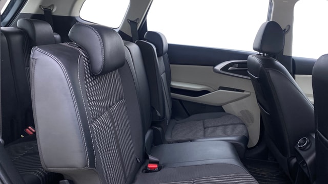 View Kia Carens Image 30 Used Kia Carens Image 30